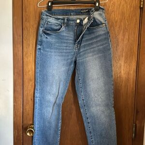 Light wash women’s jeans